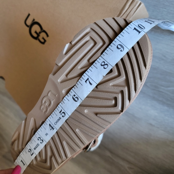 UGG Kids Maddi II Suede Boot - Picture 9 of 10